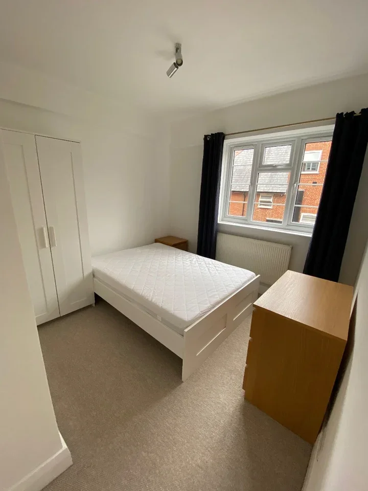 Flat West End Lane in Greater London