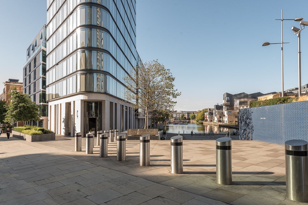 Flat City Road in Greater London