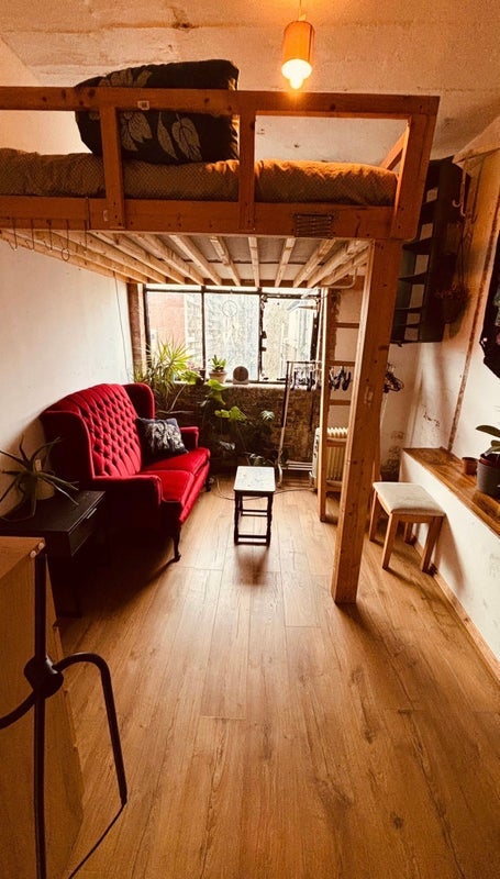 Room Pixley Street in Greater London