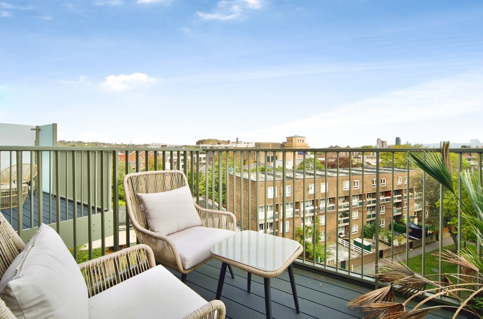 Flat Louis Close in Greater London