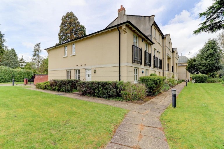 Flat Northumberland Road in Royal Leamington Spa