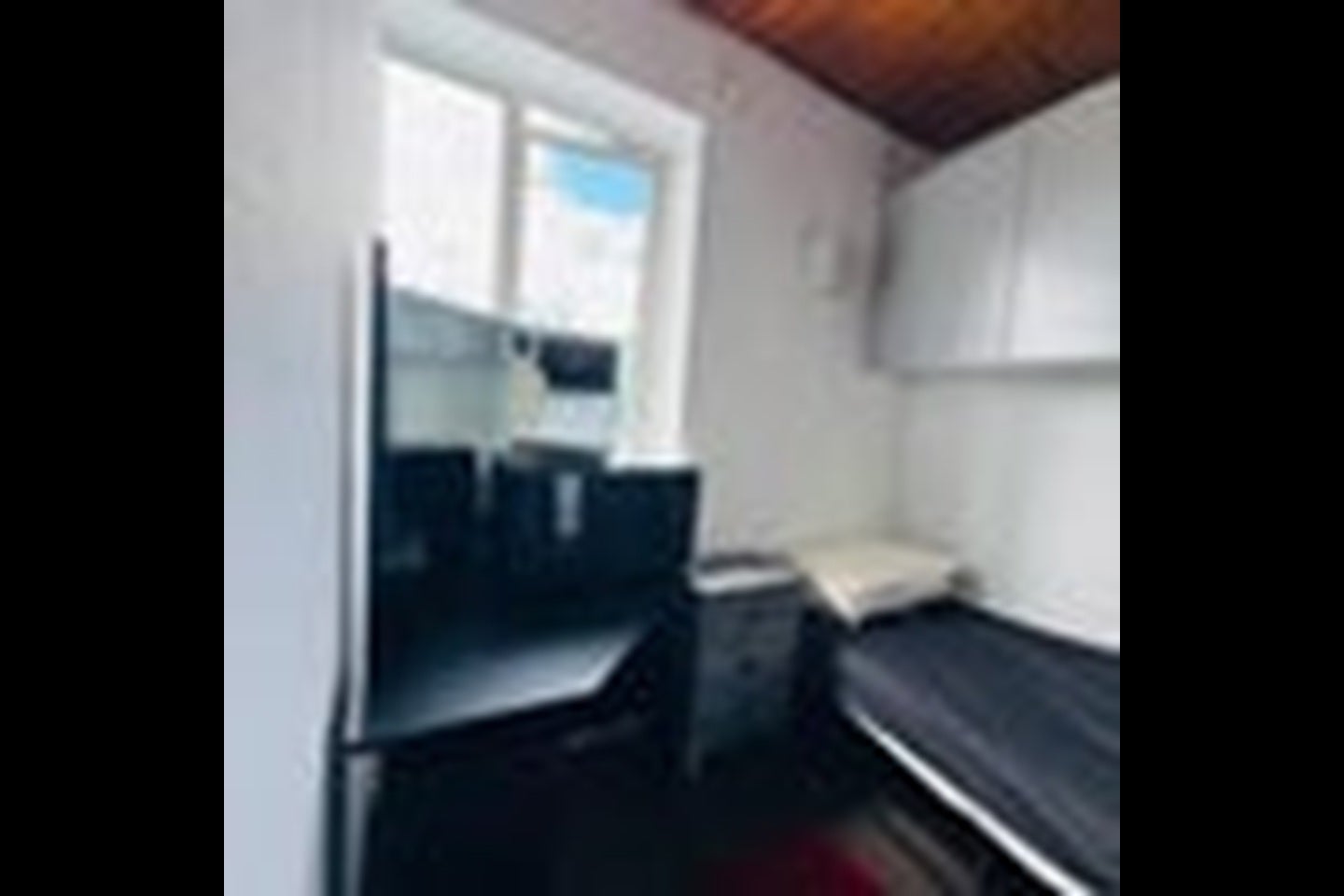 Room Finchley Lane in Greater London