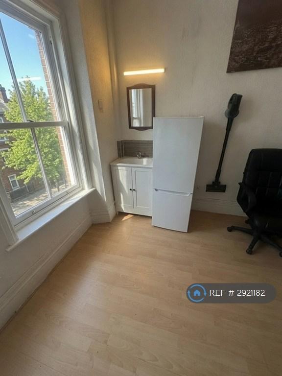 Room Westby Road in Bournemouth