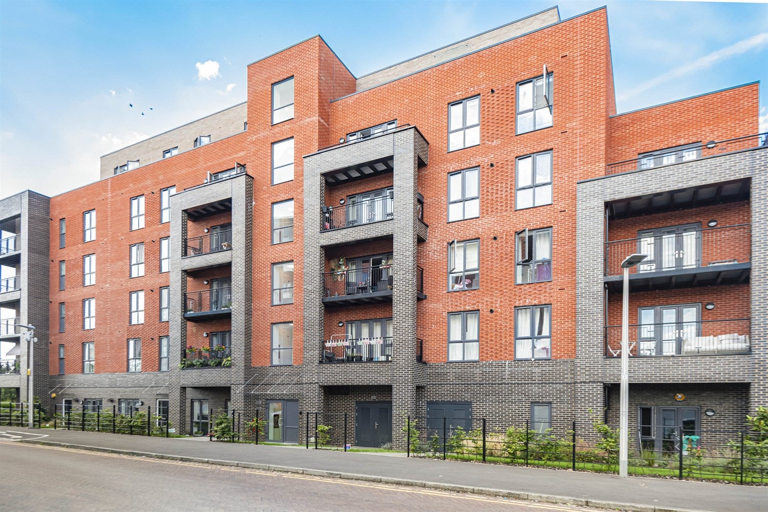 Flat Nightingale Way in Reading