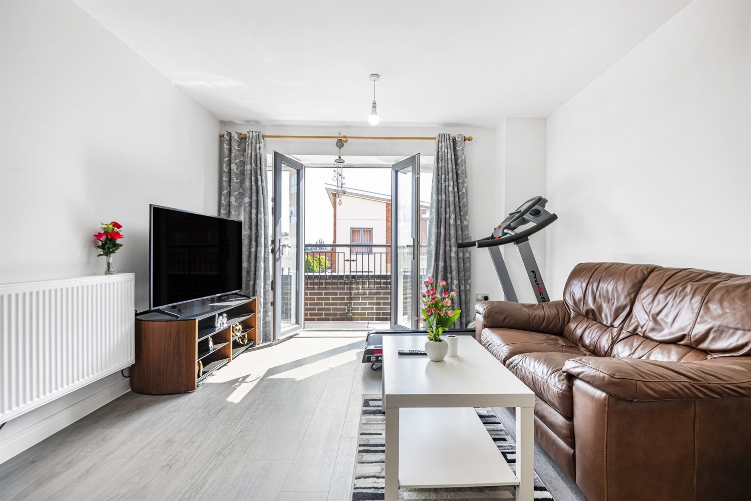 Flat Nightingale Way in Reading