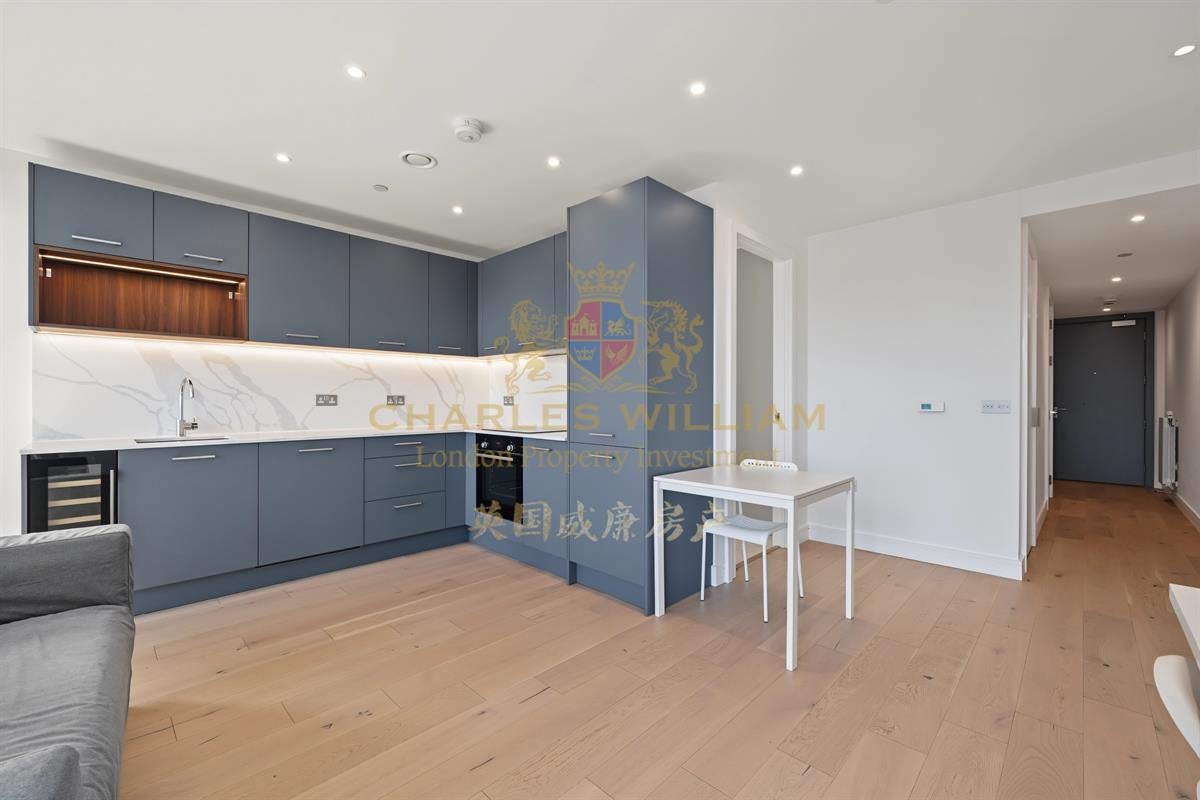 Flat Ancona Road in Greater London