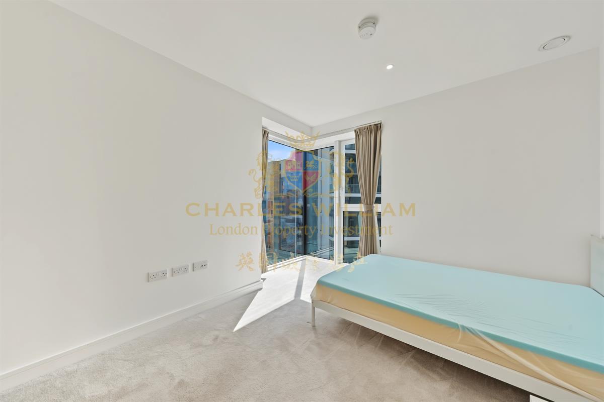 Flat Ancona Road in Greater London