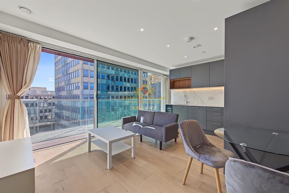 Flat Ancona Road in Greater London