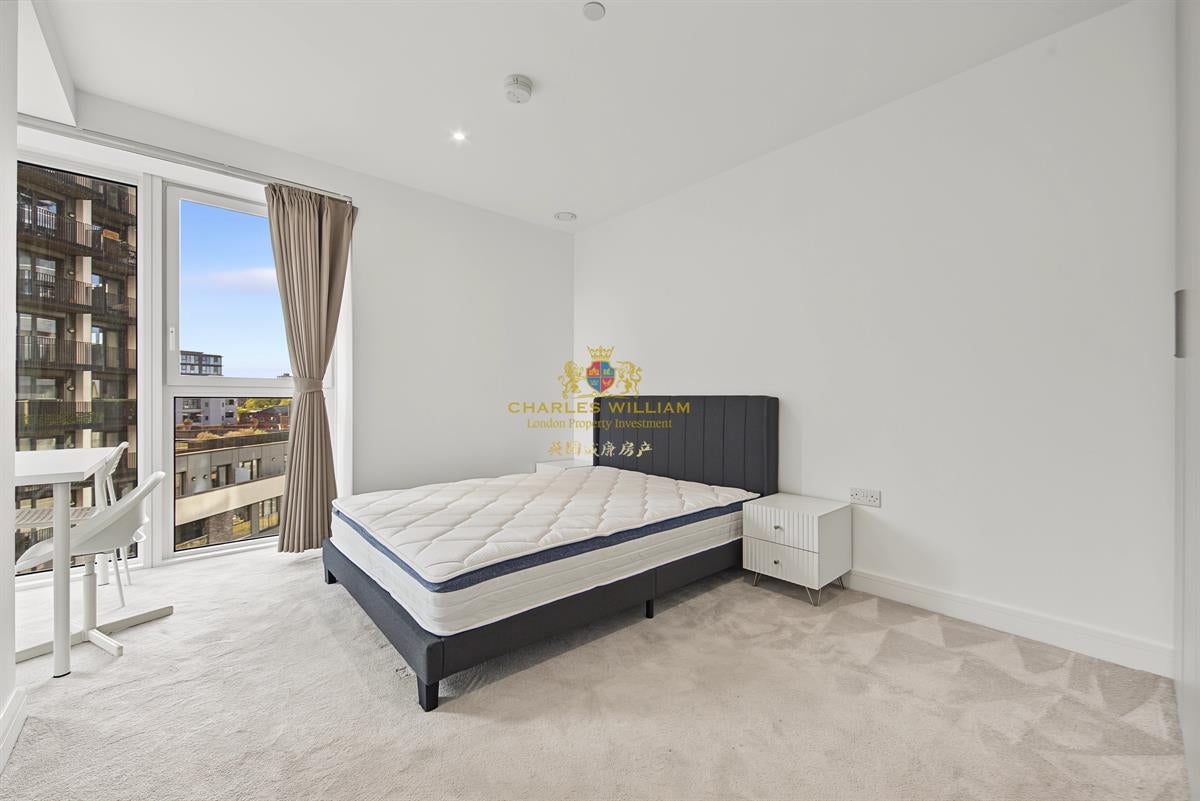Flat Ancona Road in Greater London