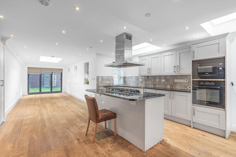 Room Mayflower Road in Greater London