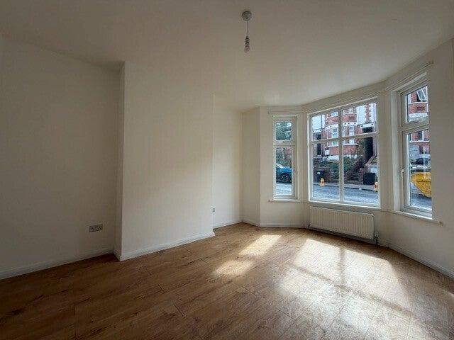 House Russell Rise in Luton