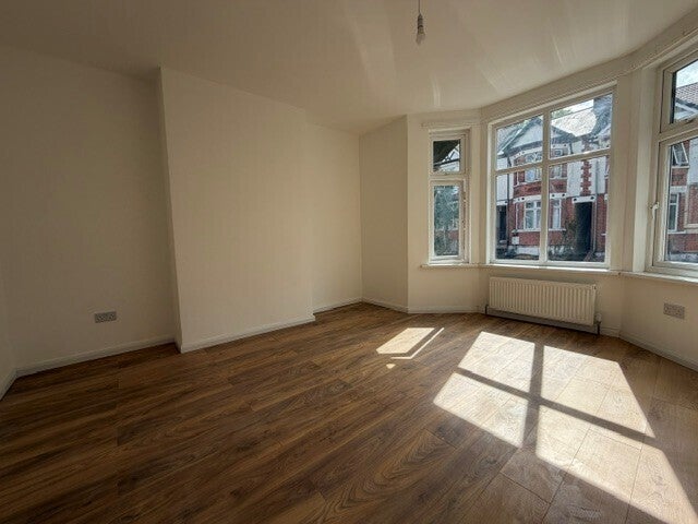House Russell Rise in Luton