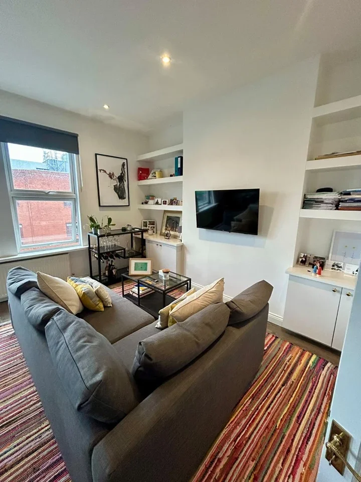 Flat Salusbury Road in Greater London