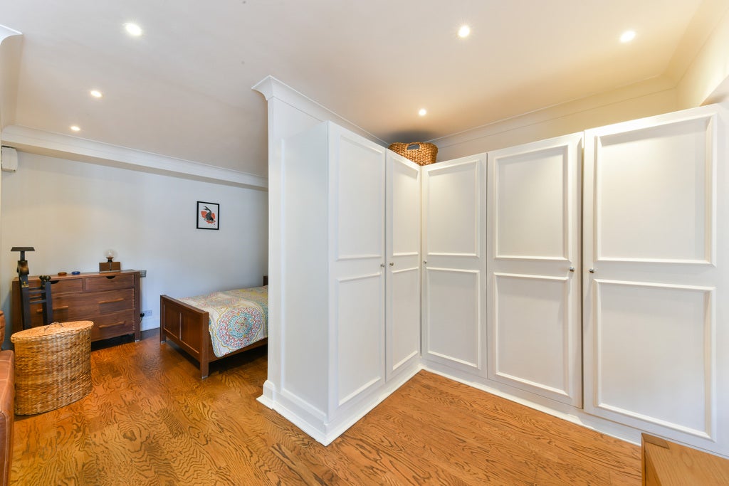 Flat Hornton Street in Greater London