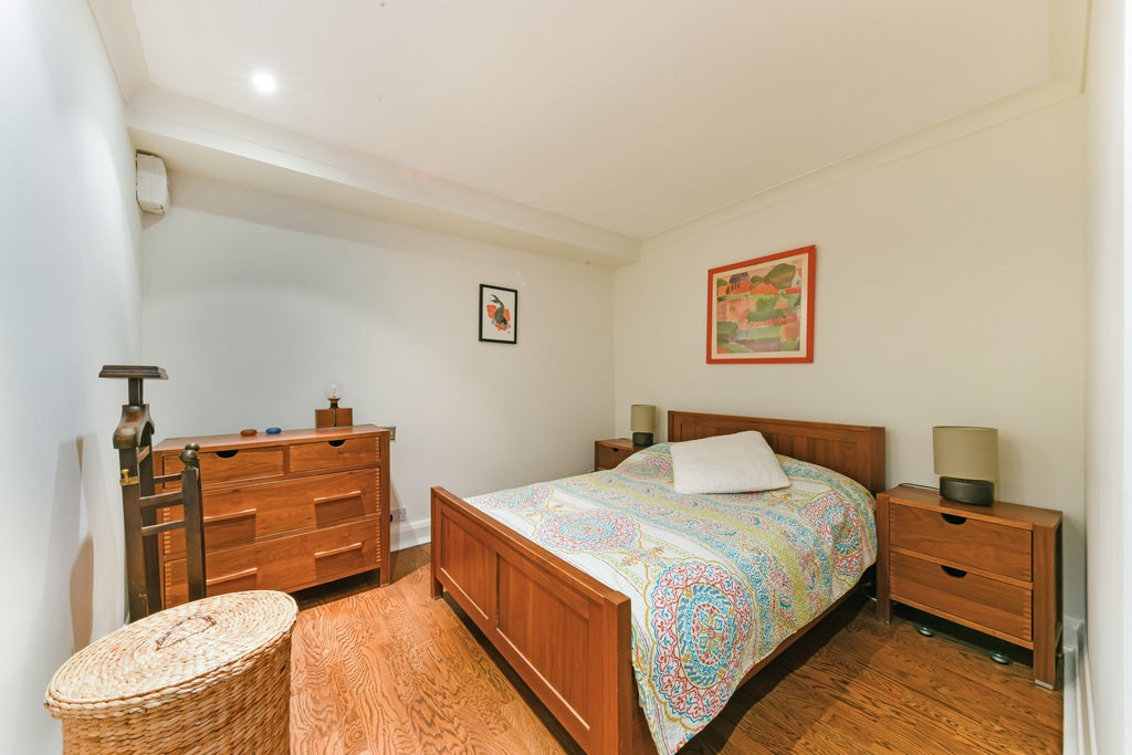 Flat Hornton Street in Greater London