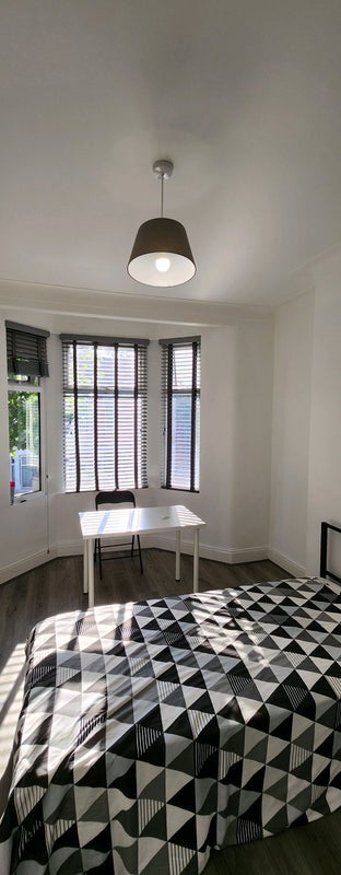 Room Shoebury Road in Greater London