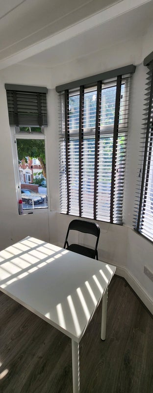 Room Shoebury Road in Greater London