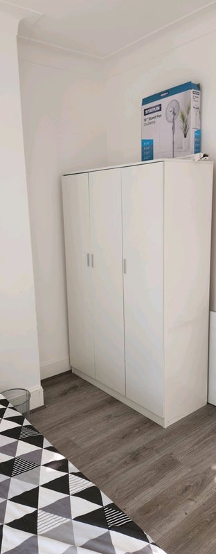 Room Shoebury Road in Greater London