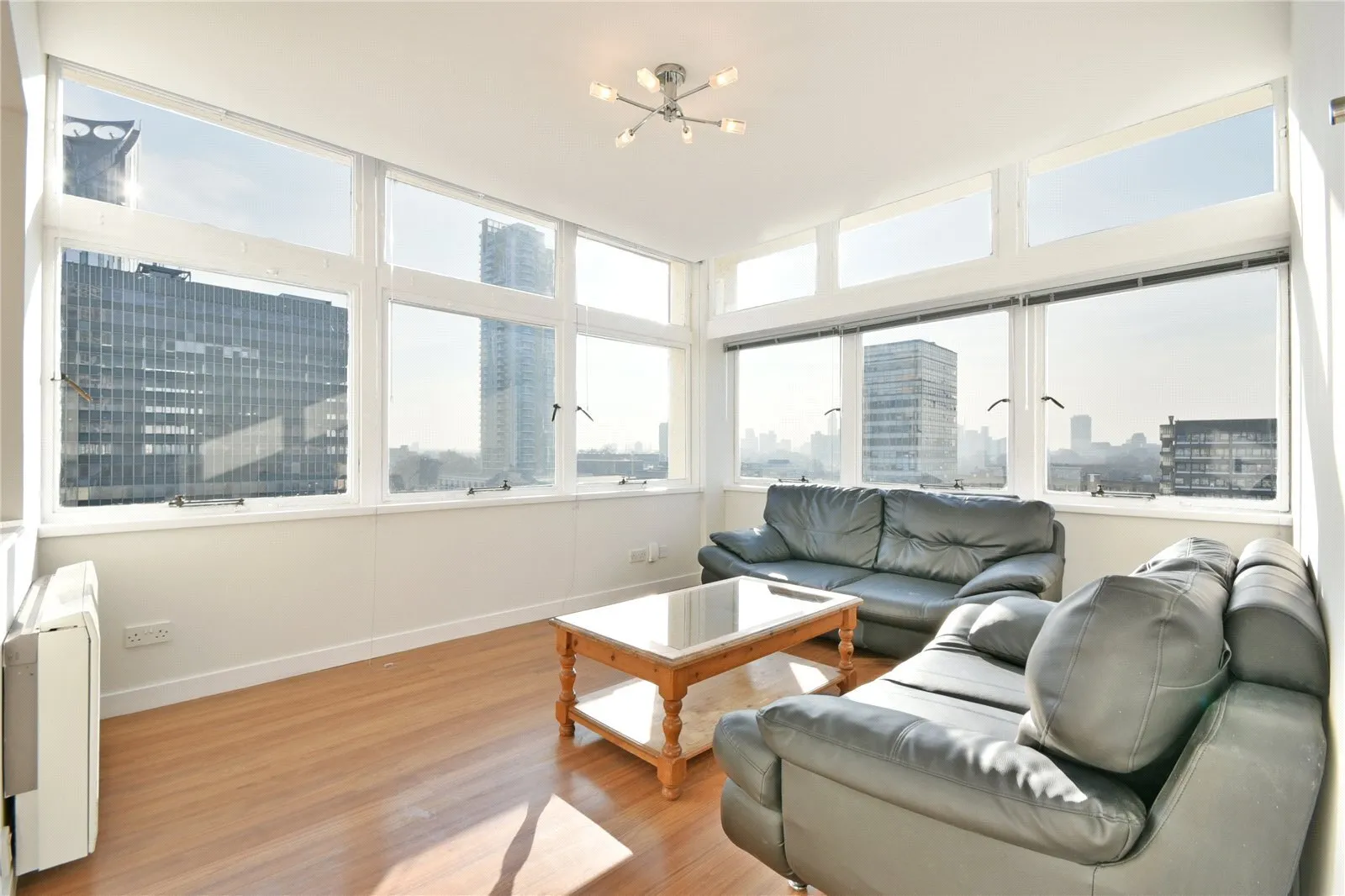 Flat Newington Causeway in Greater London