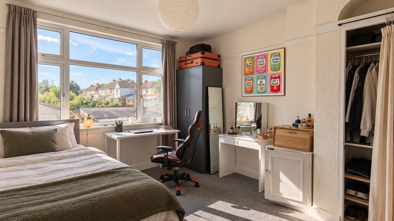 Room Mackie Road in Bristol