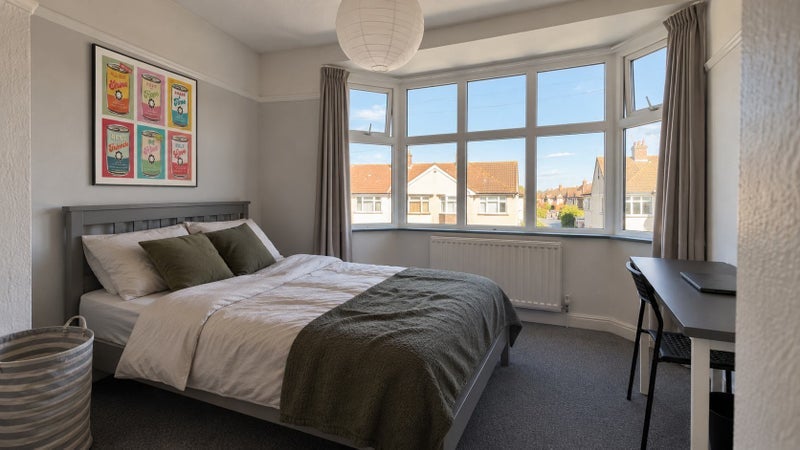 Room Mackie Road in Bristol