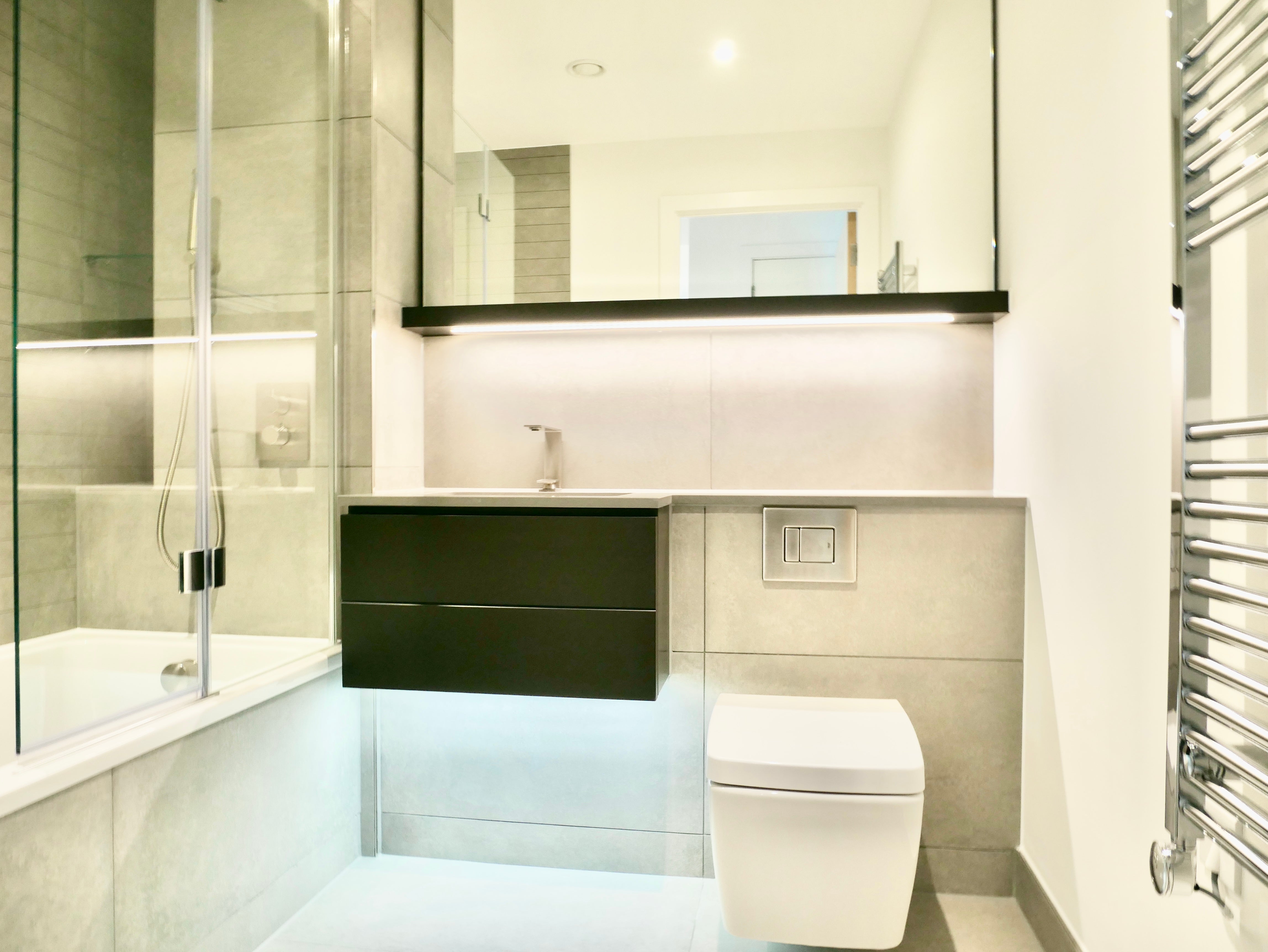 Flat Grange Road in Greater London