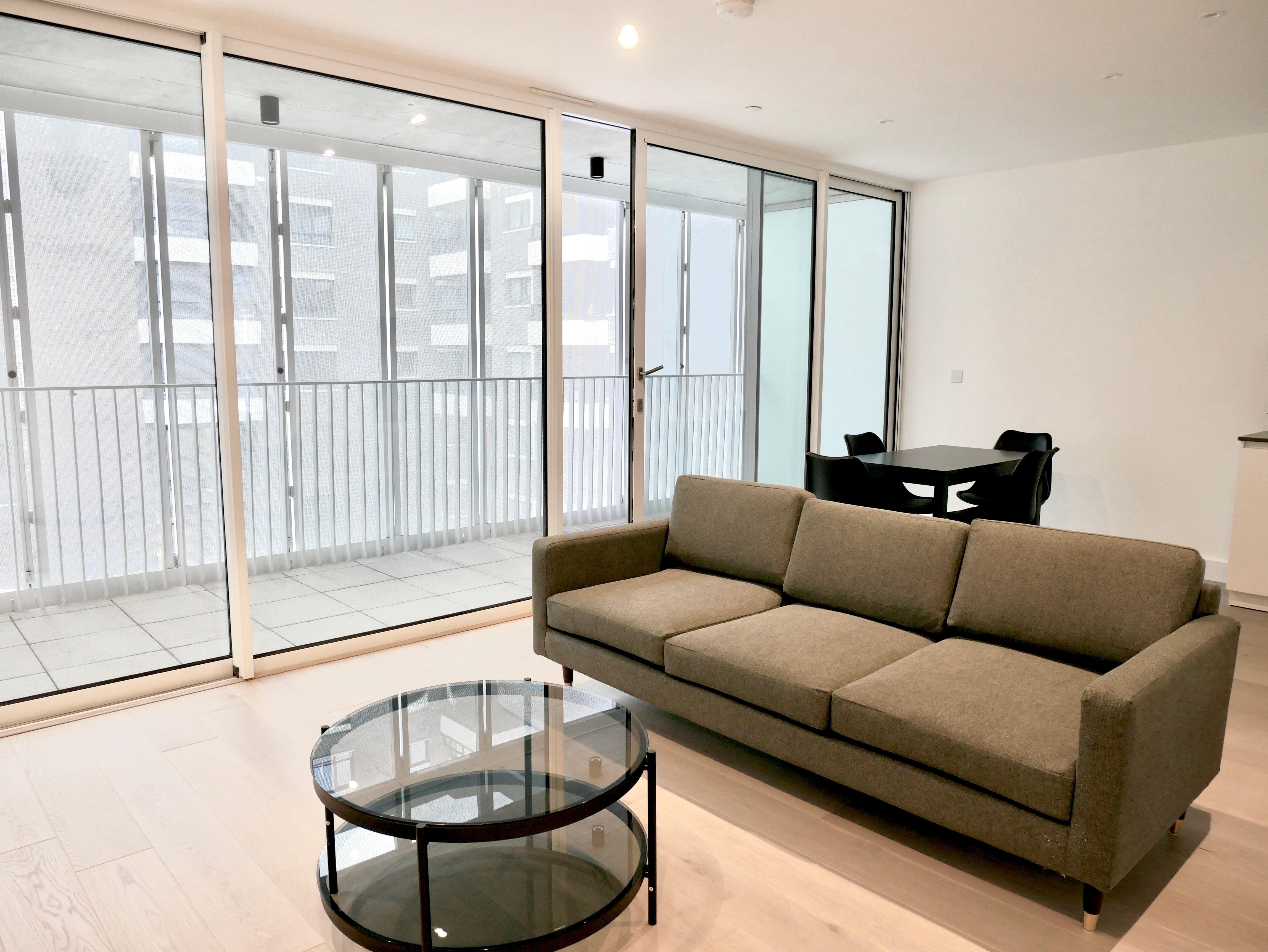 Flat Grange Road in Greater London