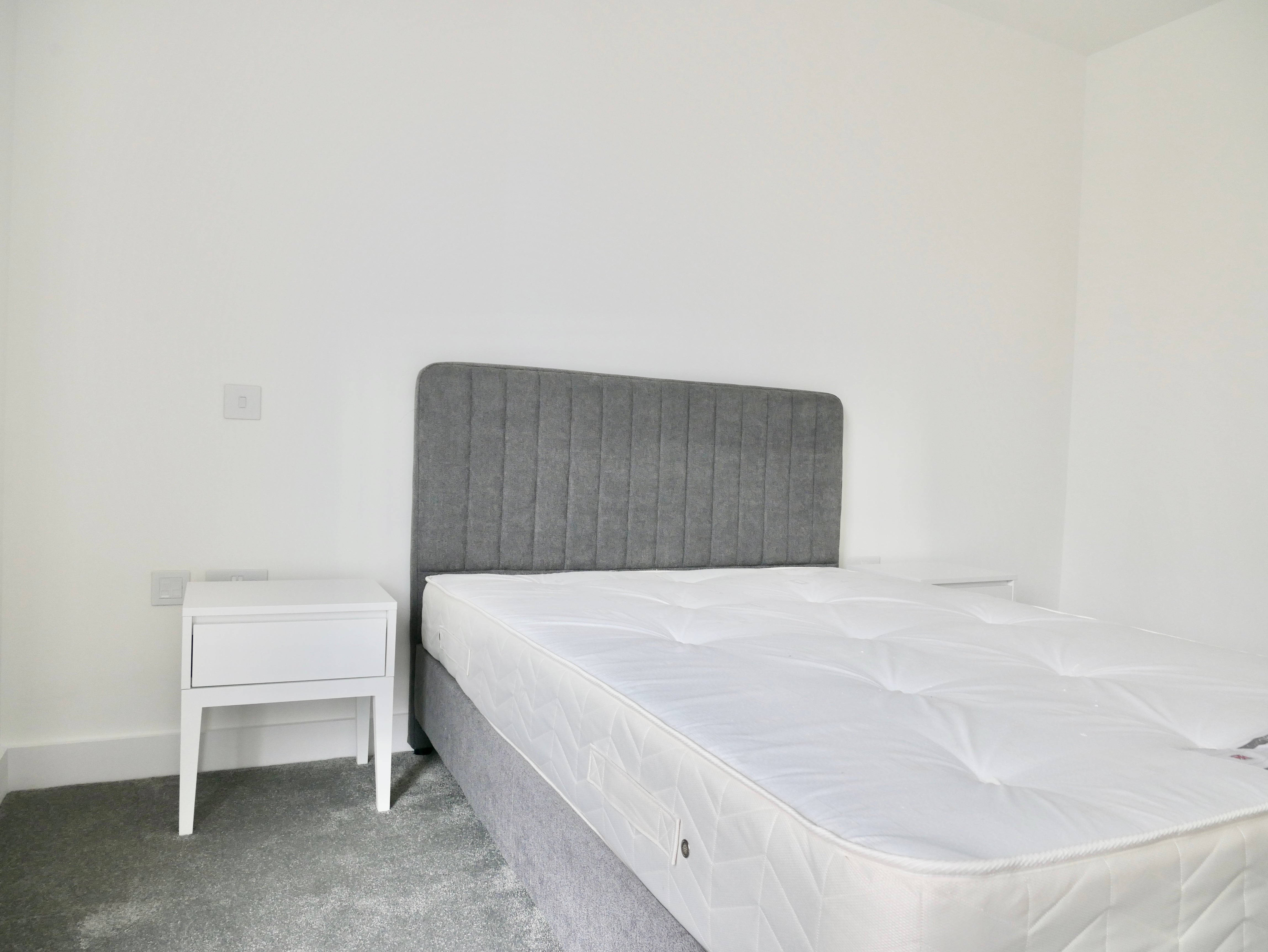 Flat Grange Road in Greater London