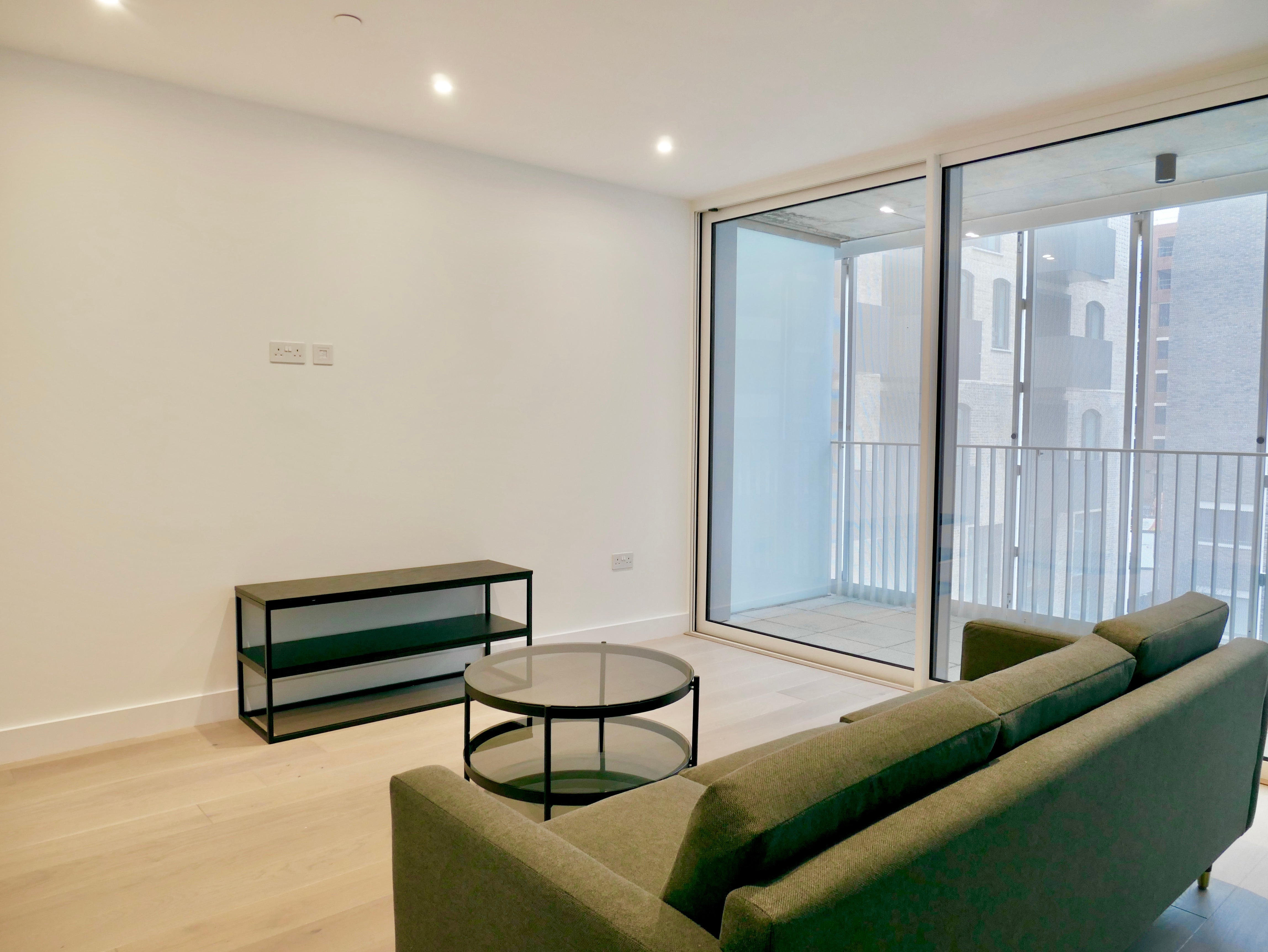 Flat Grange Road in Greater London