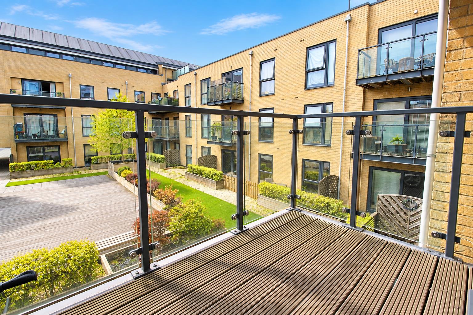 Flat Croxley Road in Dacorum