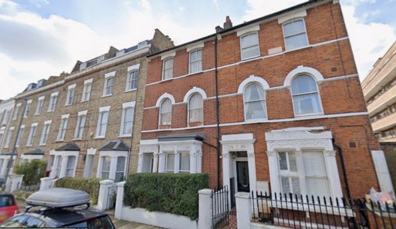 Flat Salcott Road in Greater London