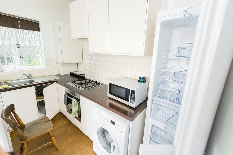 Flat Salcott Road in Greater London