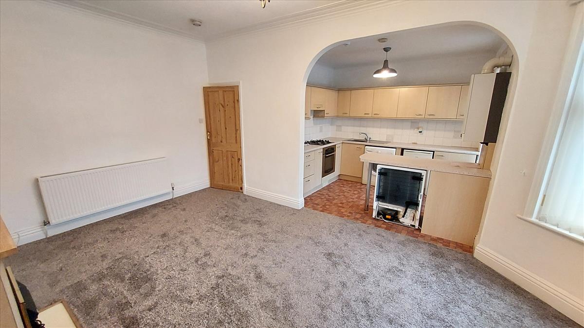 Flat Holmefield Road in Preesall