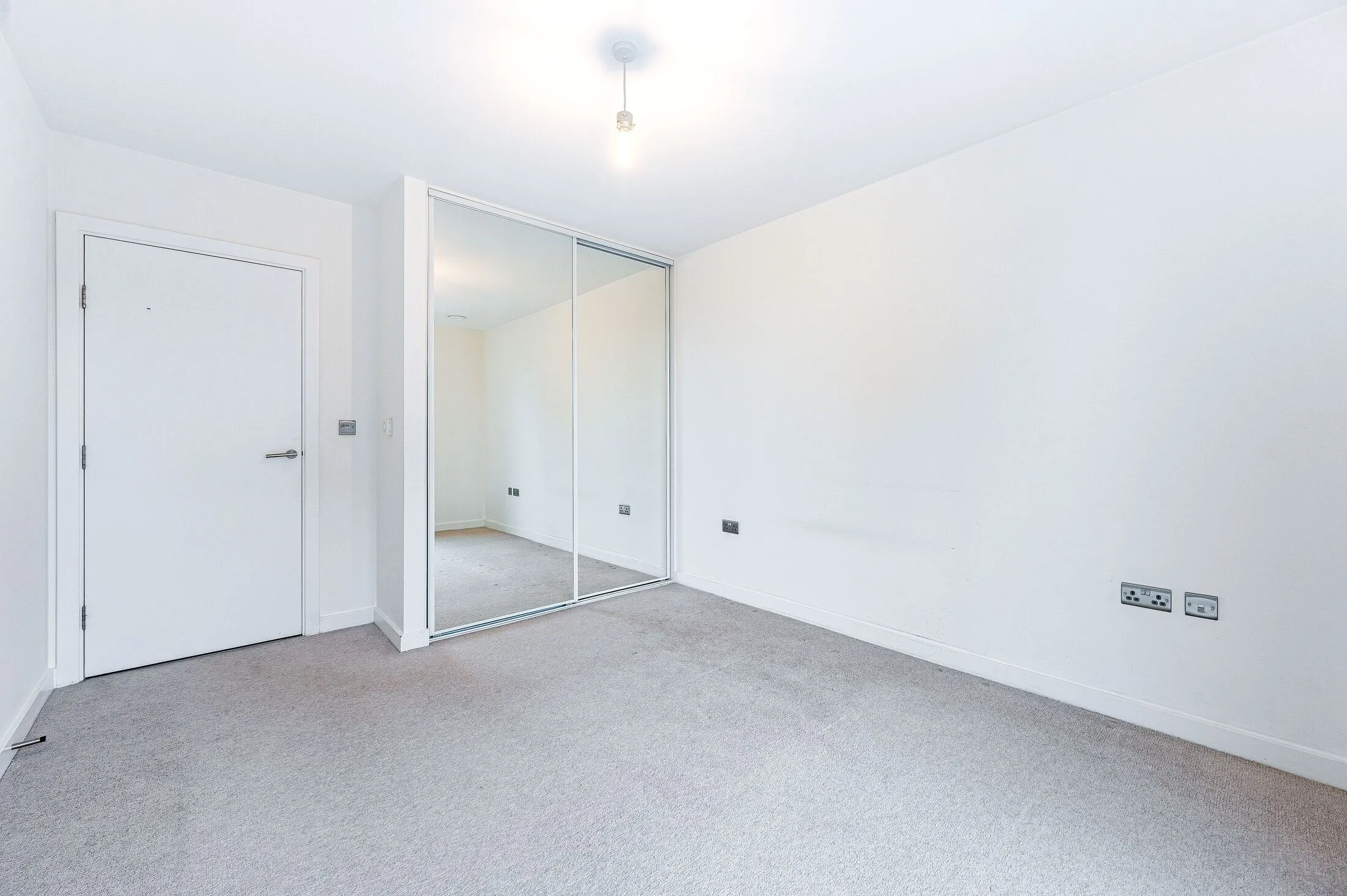 Flat Larkwood Avenue in Greater London