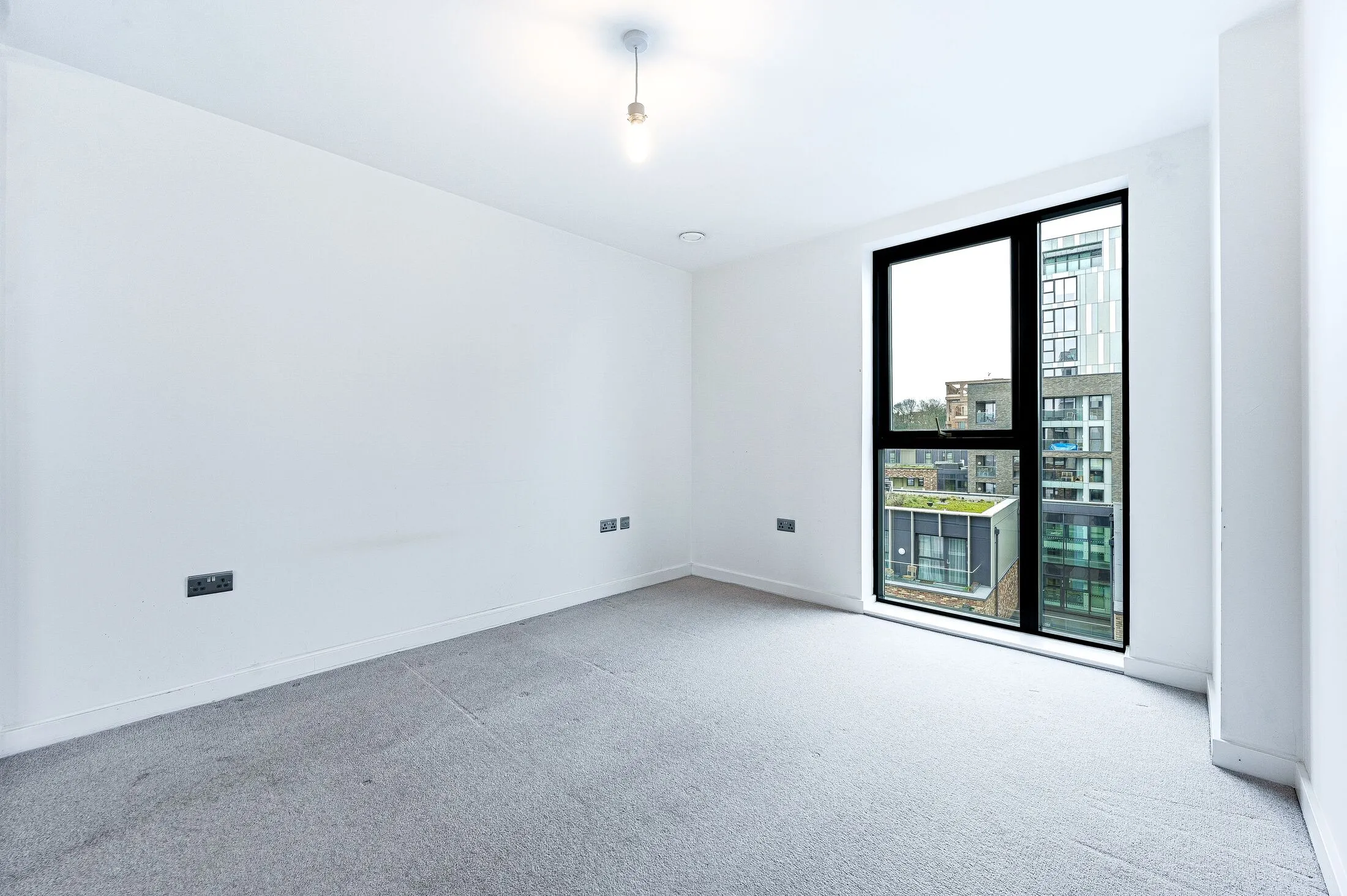 Flat Larkwood Avenue in Greater London