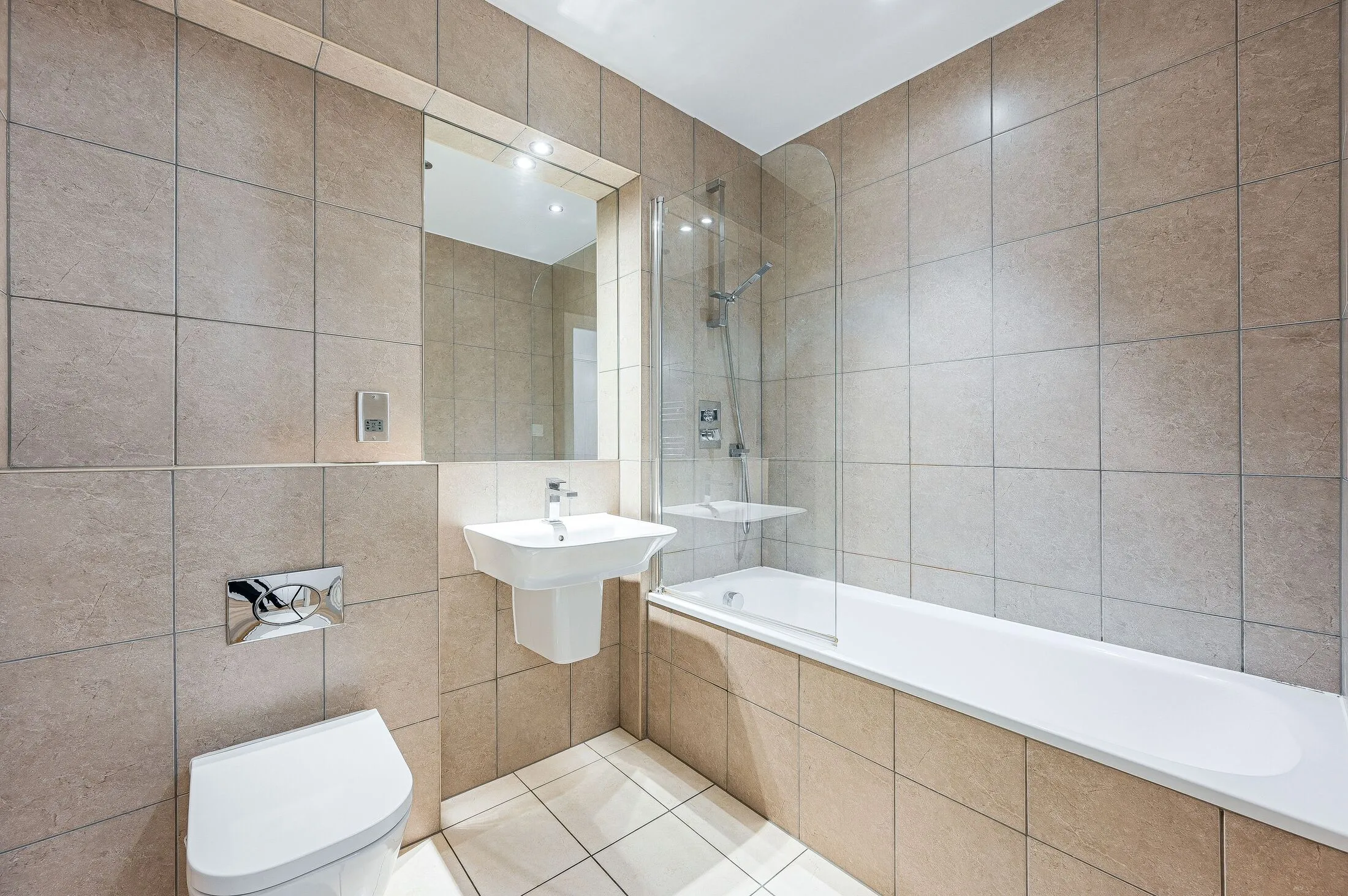 Flat Larkwood Avenue in Greater London