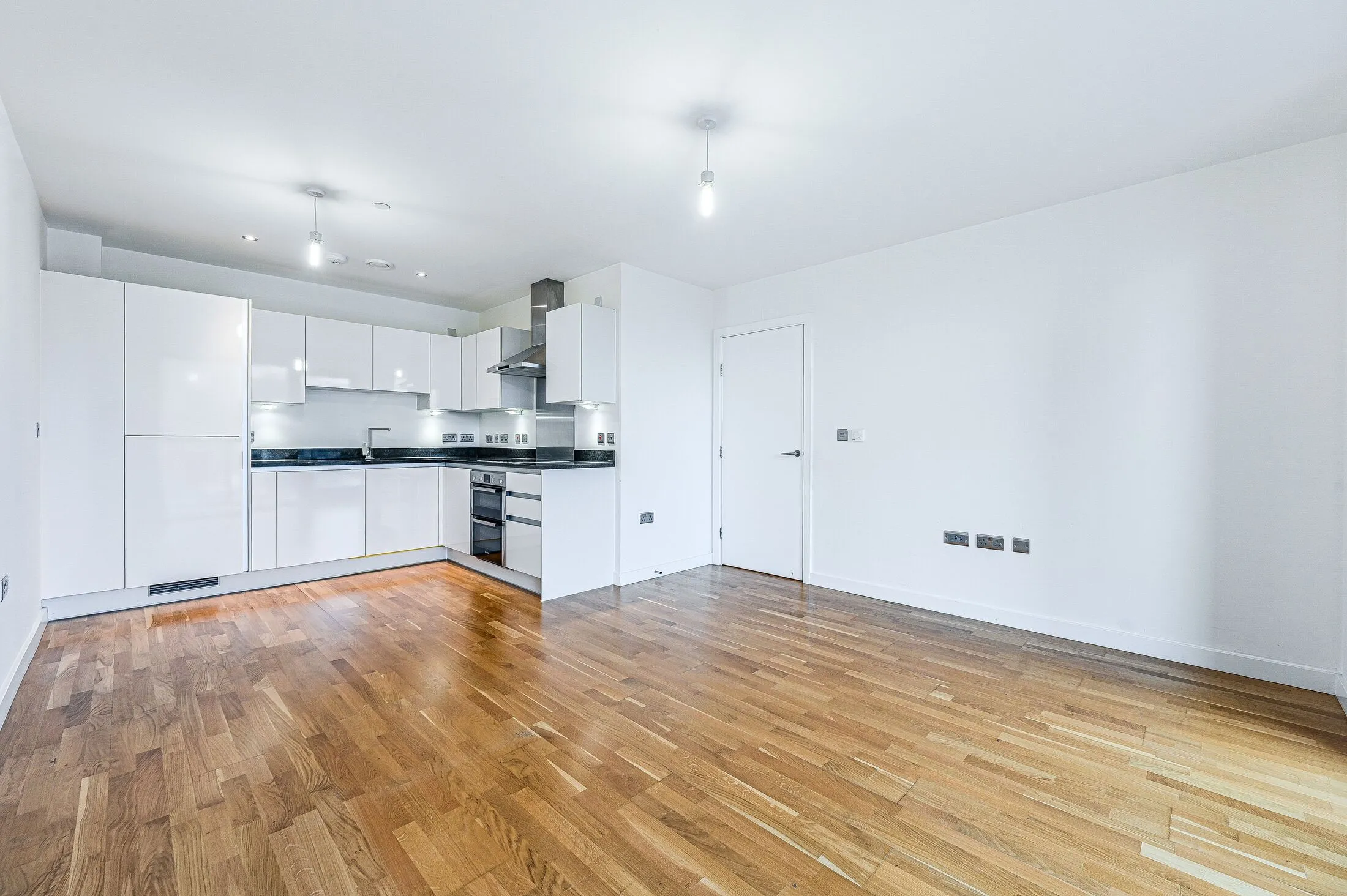 Flat Larkwood Avenue in Greater London
