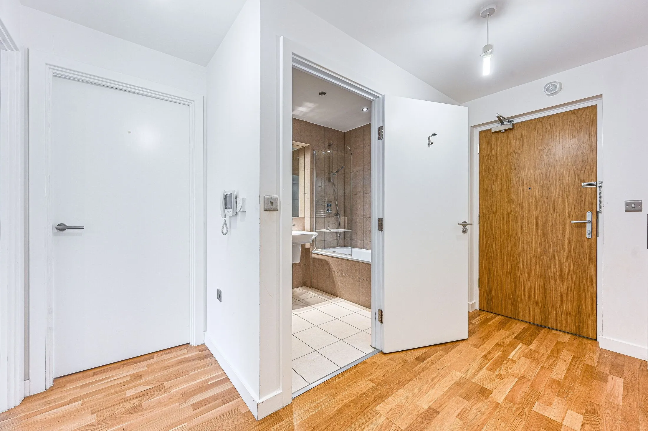 Flat Larkwood Avenue in Greater London