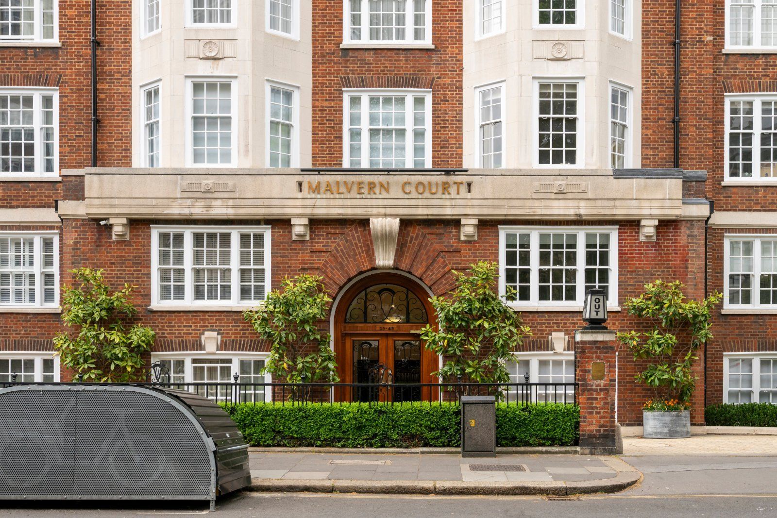 Flat Onslow Square in Greater London