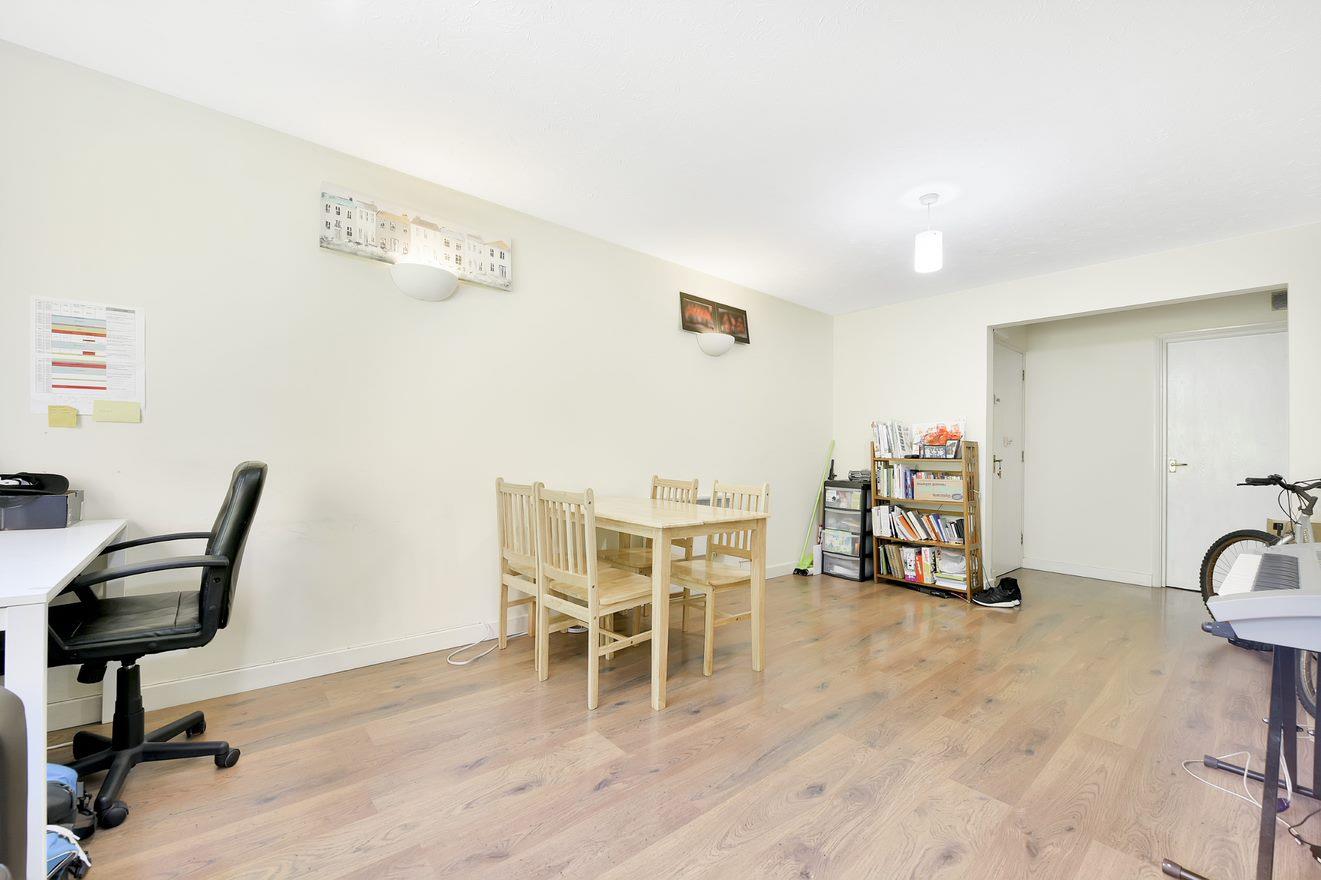 Flat Henley Drive in Greater London