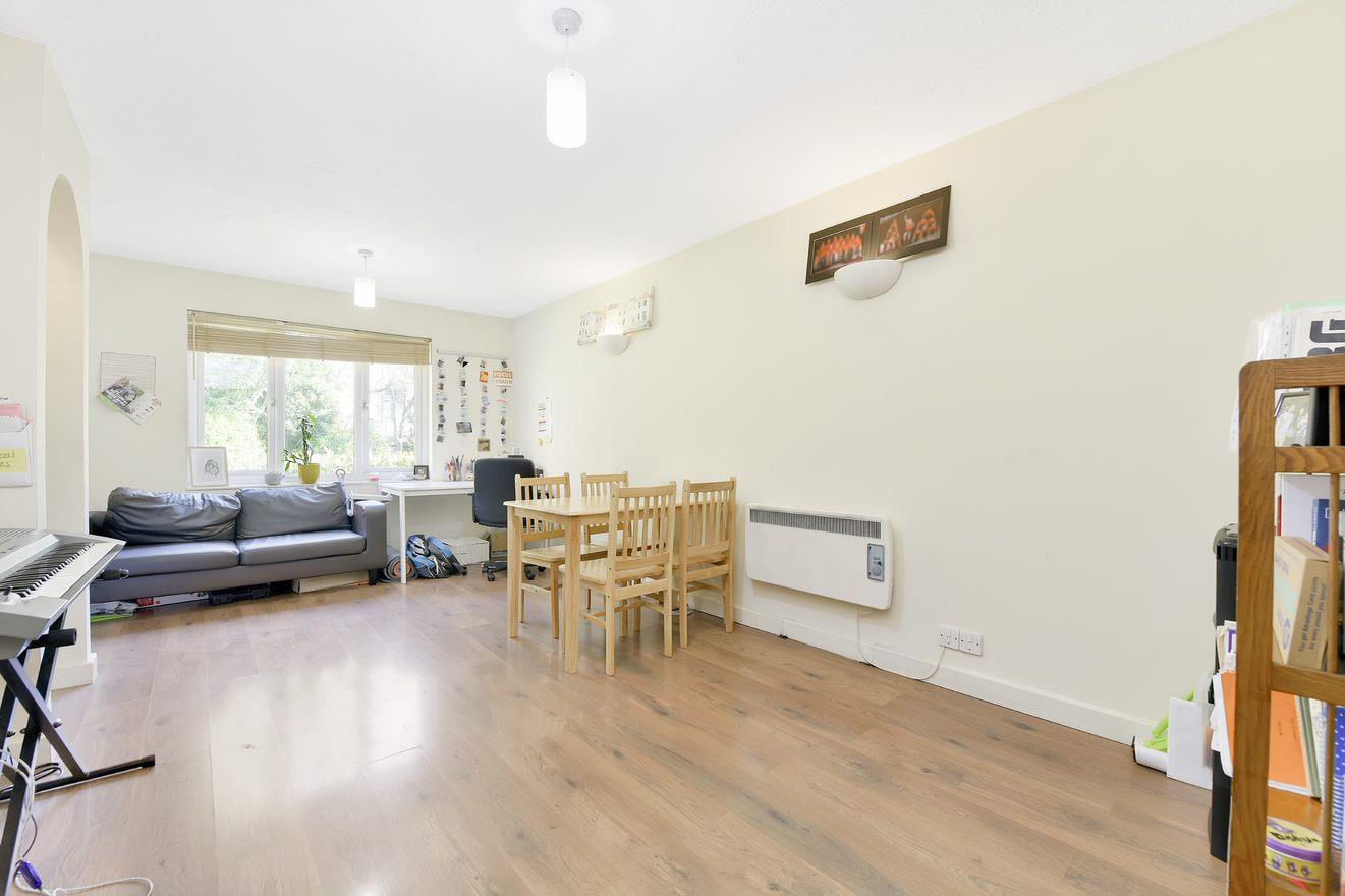 Flat Henley Drive in Greater London