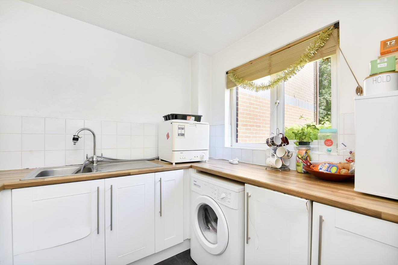 Flat Henley Drive in Greater London