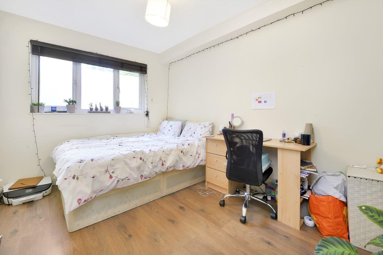 Flat Henley Drive in Greater London