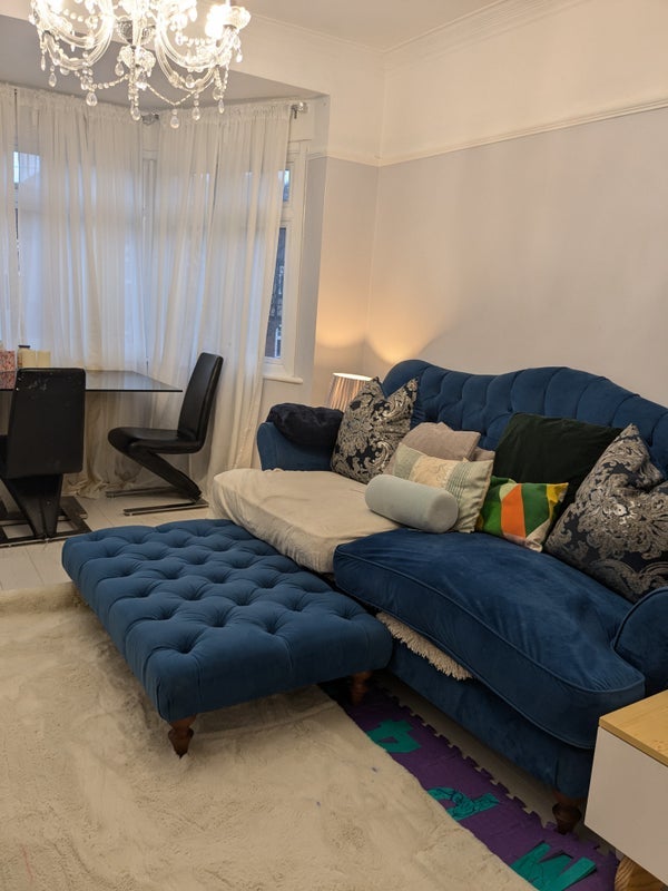 Room Grove Avenue in Greater London