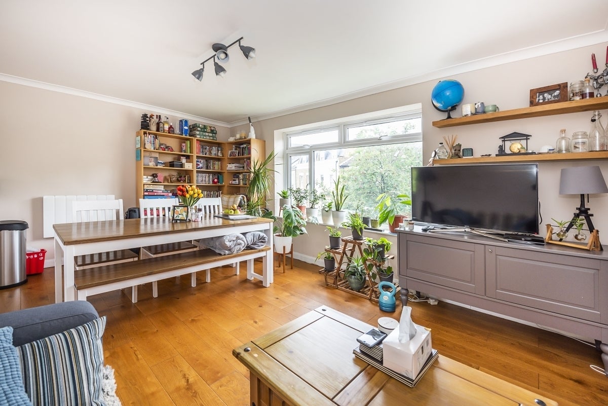 Flat Graham Road in Greater London