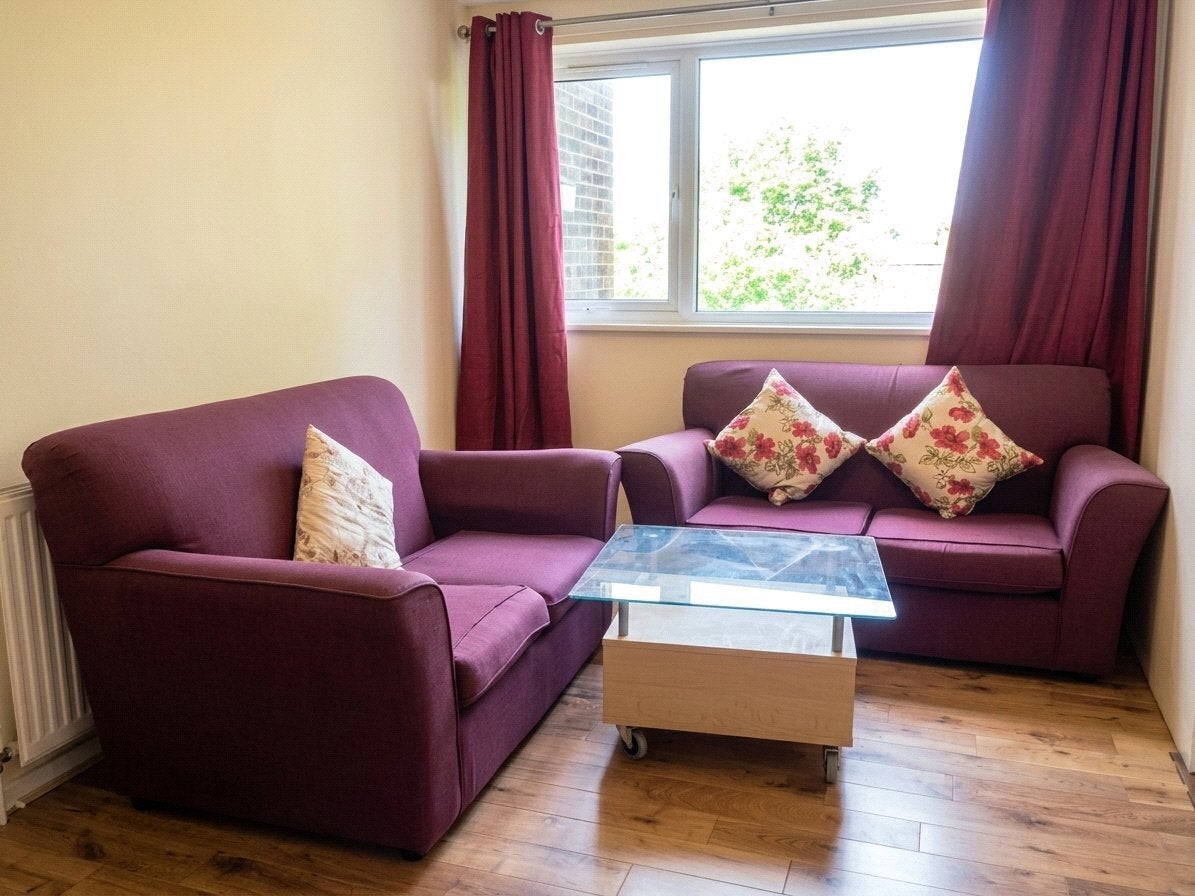 Flat Ruskin Park House in Greater London
