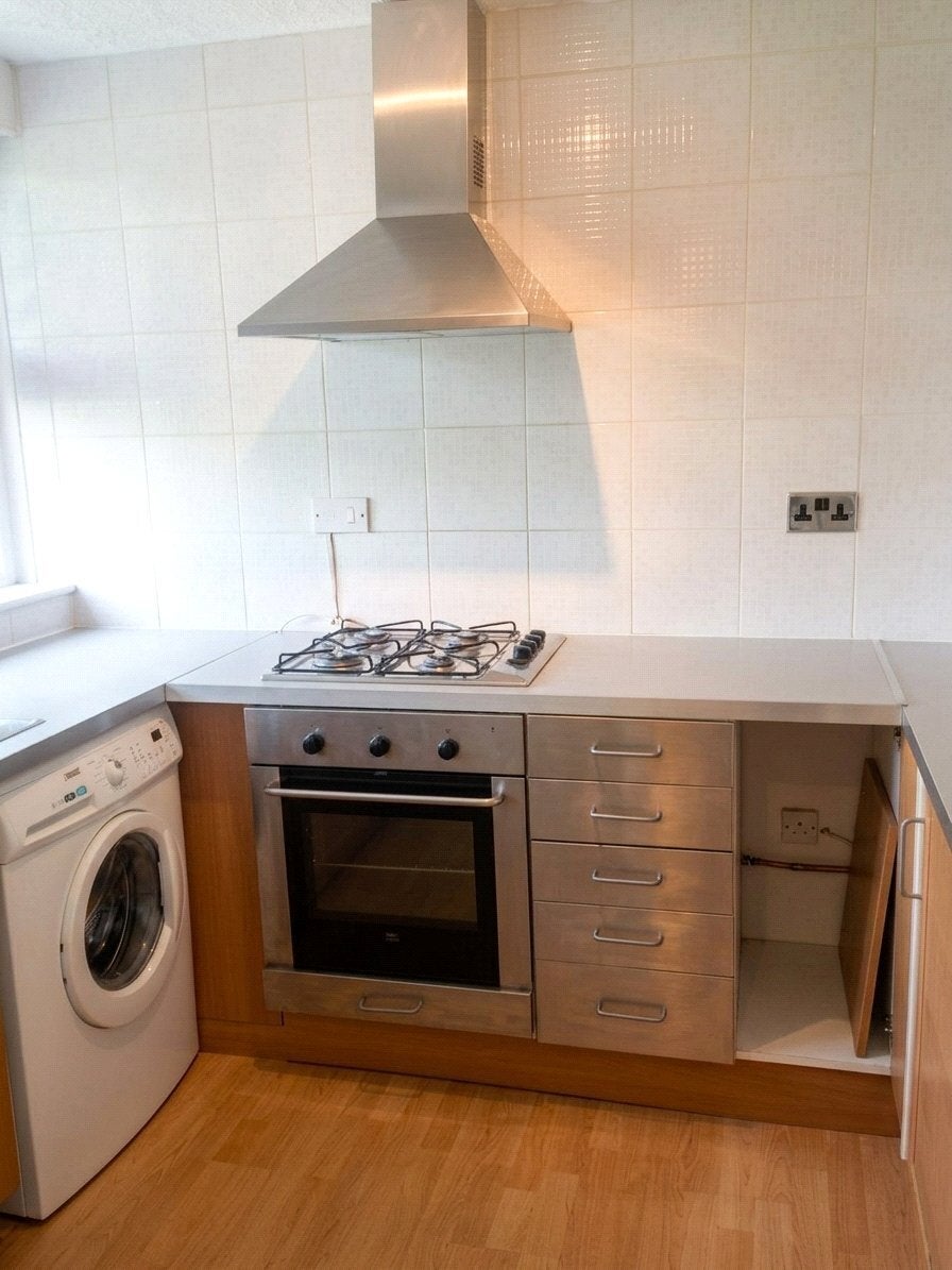 Flat Ruskin Park House in Greater London