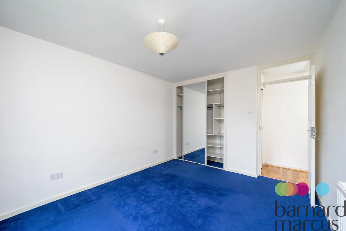 Flat Ashbourne Close in Greater London