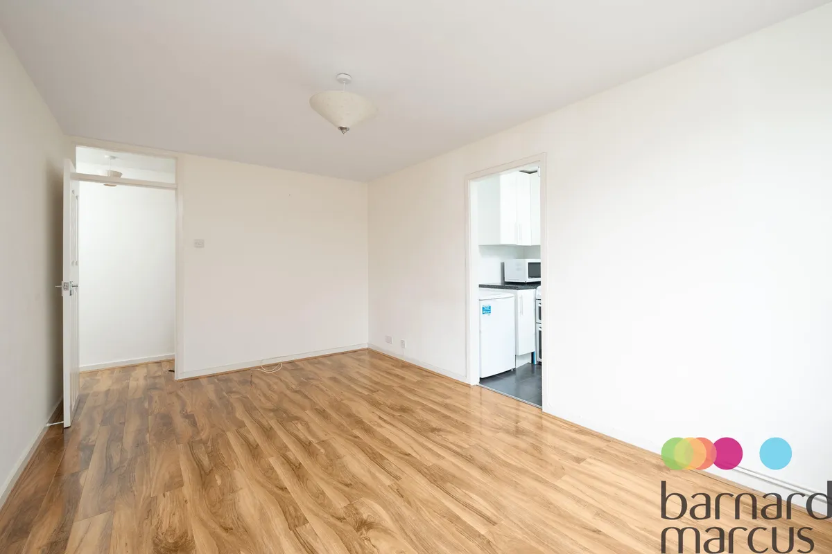 Flat Ashbourne Close in Greater London