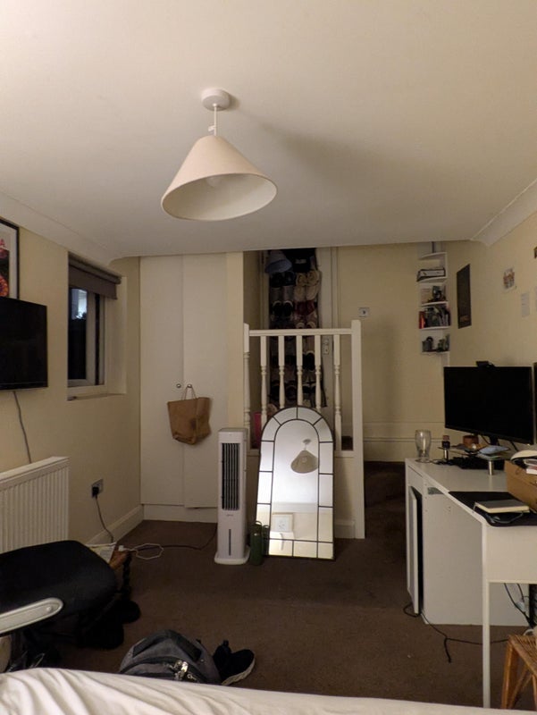 Room Commercial Way in Greater London